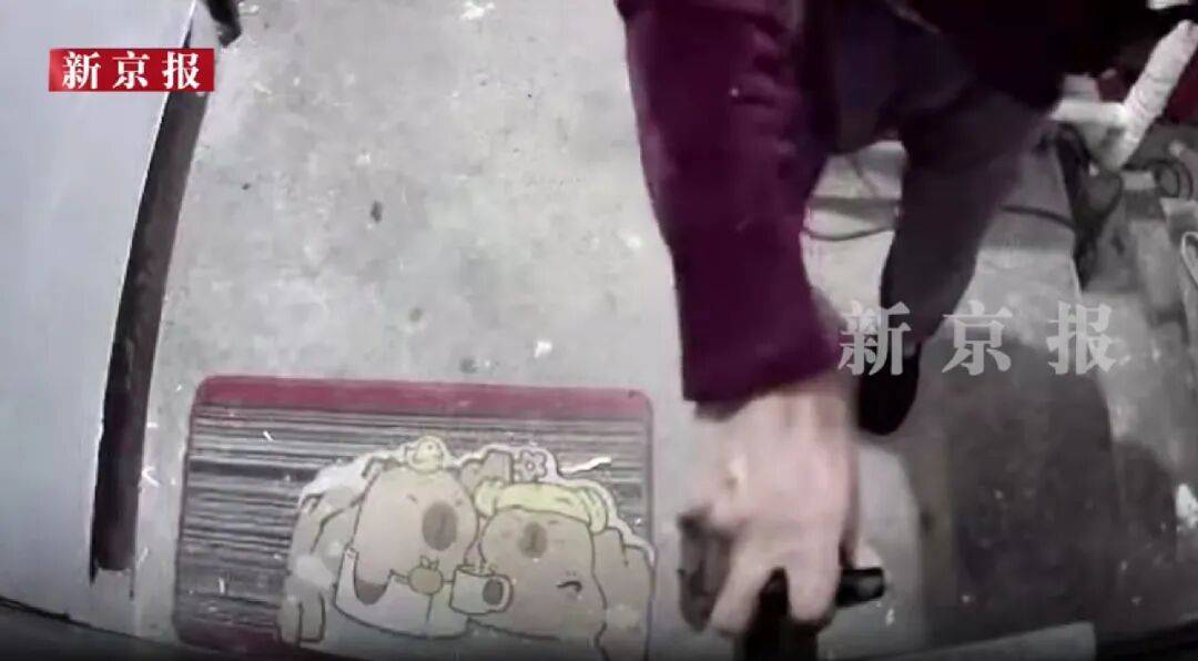 太可怕<strong></p>
<p>中航光電科技股份有限公司
</strong>！女子發現陌生男子多次用指紋解開智能門鎖：直接進我家睡覺:中航光電科技股份有限公司
