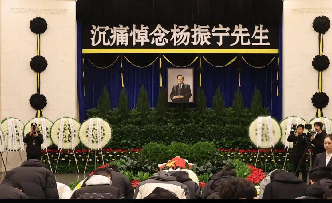 楊振寧追悼會很隆重<strong></p>
<p>中航光電科技股份有限公司
</strong>，大兒子未現身，翁帆站家屬首位，樣子很憔悴:中航光電科技股份有限公司

