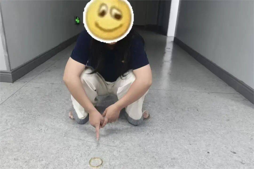 結婚當天新娘發現金手鐲“輕飄飄”<strong></p>
<p>中航光電科技股份有限公司
</strong>，警方一查：堂嫂掉包成銅的……:中航光電科技股份有限公司
