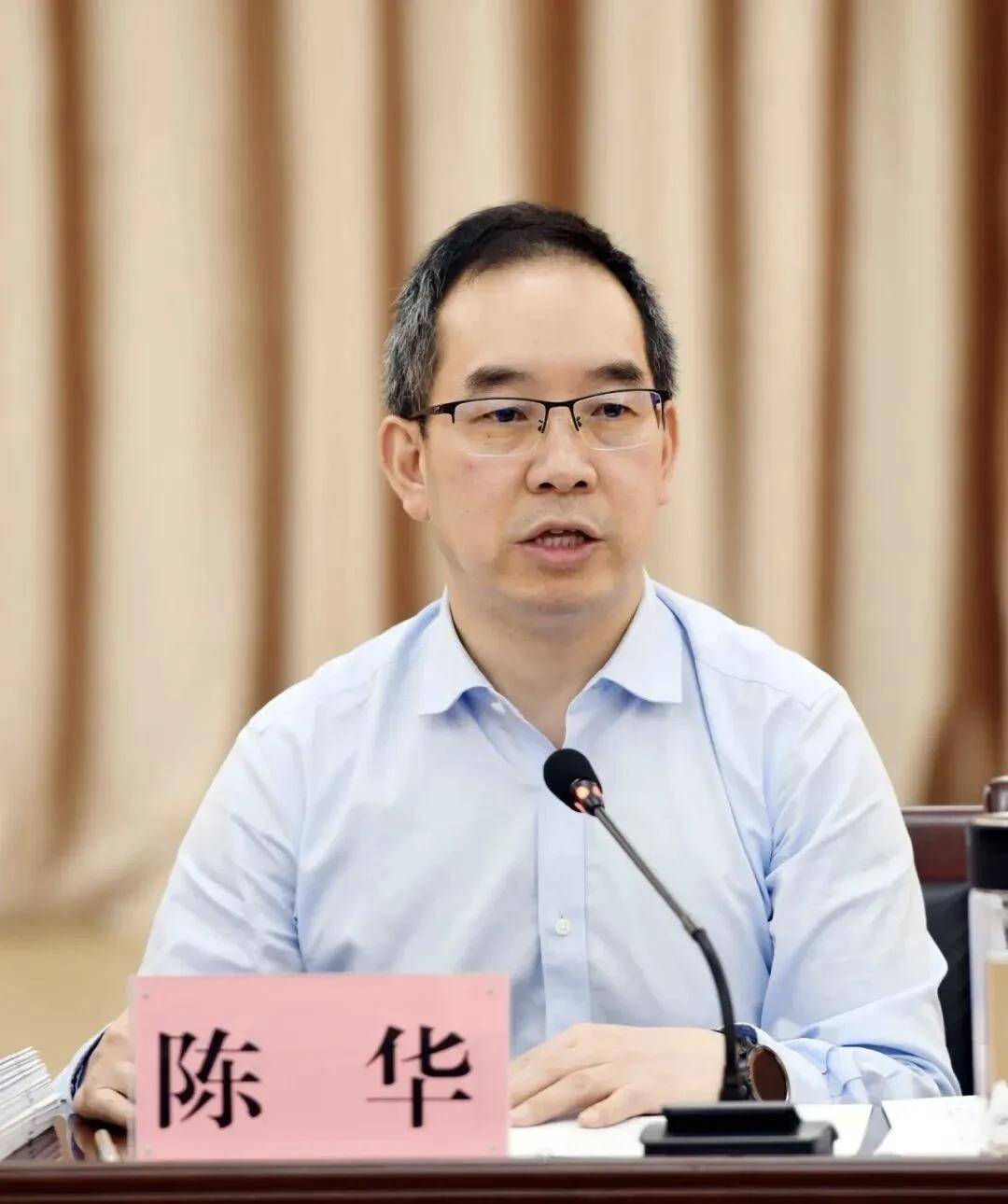 茅臺再換董事長<strong></p>
<p>中航光電科技股份有限公司
</strong>，貴州省能源局局長陳華接任:中航光電科技股份有限公司
