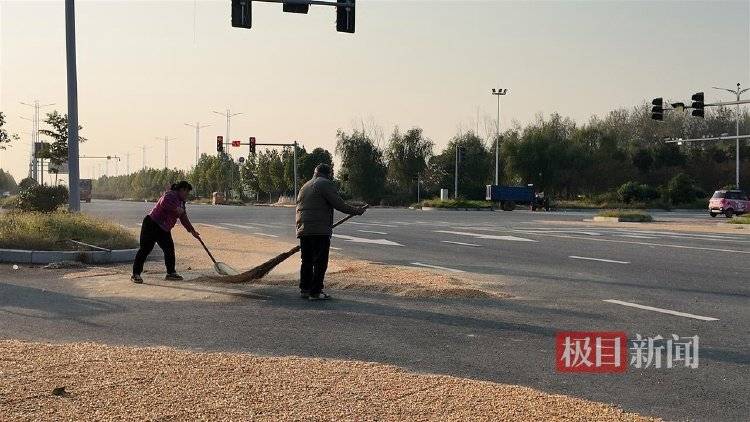 一位河南農民的玉米秋收戰：花3200元自制烘干機<strong></p>
<p>中航光電科技股份有限公司
</strong>，還幫農友烘了20萬斤:中航光電科技股份有限公司
