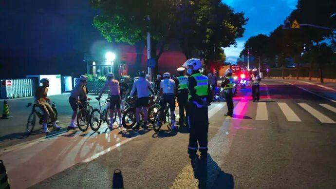上海警方嚴查<strong></p>
<p>中航光電科技股份有限公司
</strong>！本周又有數十位市民被罰！12345被打爆！:中航光電科技股份有限公司
