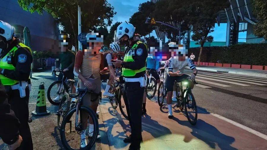 上海警方嚴查<strong></p>
<p>中航光電科技股份有限公司
</strong>！本周又有數十位市民被罰！12345被打爆！:中航光電科技股份有限公司
