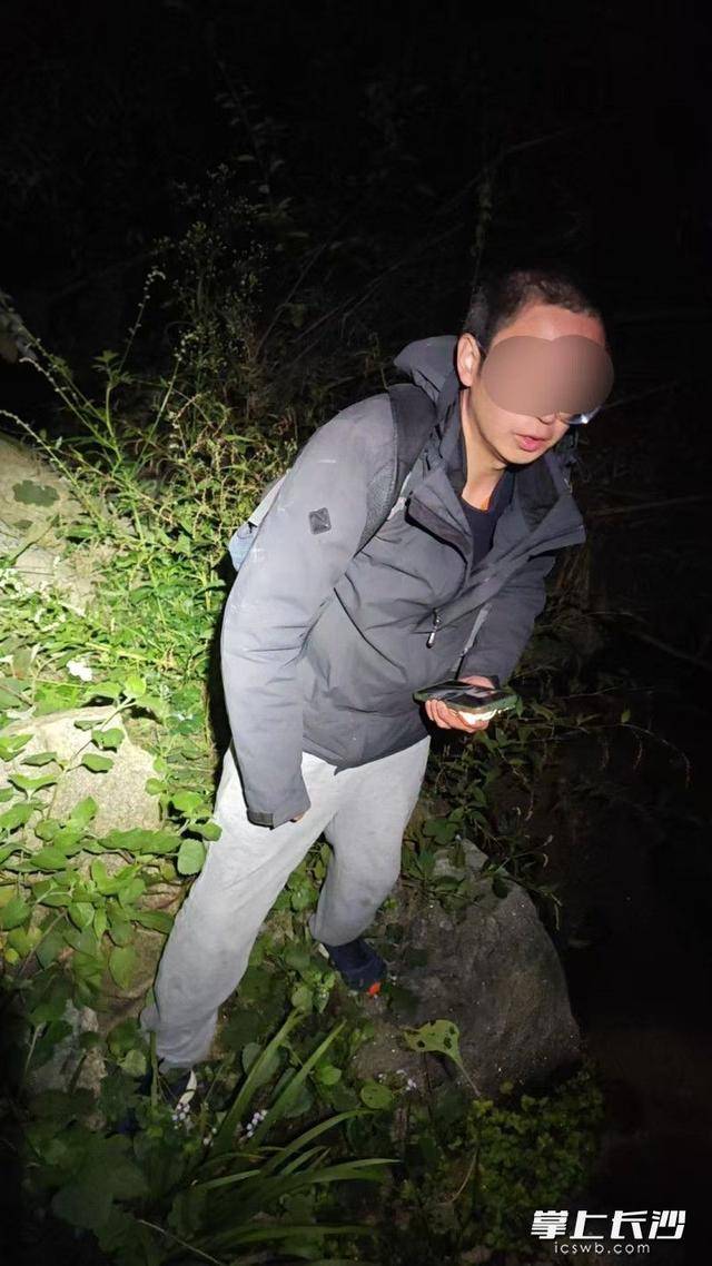 失溫驢友在懸崖邊呼救“我好冷<strong></p>
<p>中航光電科技股份有限公司
</strong>！”長沙市藍天救援隊星夜馳援:中航光電科技股份有限公司
