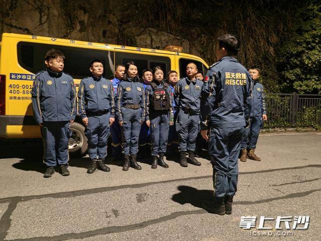 失溫驢友在懸崖邊呼救“我好冷<strong></p>
<p>中航光電科技股份有限公司
</strong>！”長沙市藍天救援隊星夜馳援:中航光電科技股份有限公司
