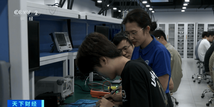 人才缺口巨大！這一未來產業<strong></p>
<p>中航光電科技股份有限公司
</strong>，太火了！:中航光電科技股份有限公司
