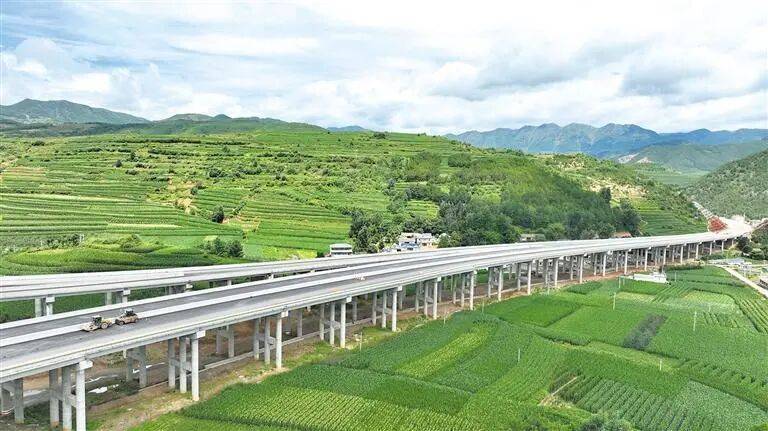 云南這條高速公路即將通車并聯網收費<strong></p>
<p>中航光電科技股份有限公司
</strong>！:中航光電科技股份有限公司

