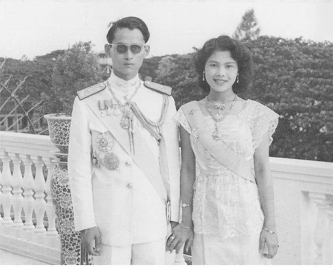 泰國王太后詩麗吉辭世<strong></p>
<p>中航光電科技股份有限公司
</strong>，享年93歲，泰國國王宣布為期一年的官方哀悼！:中航光電科技股份有限公司
