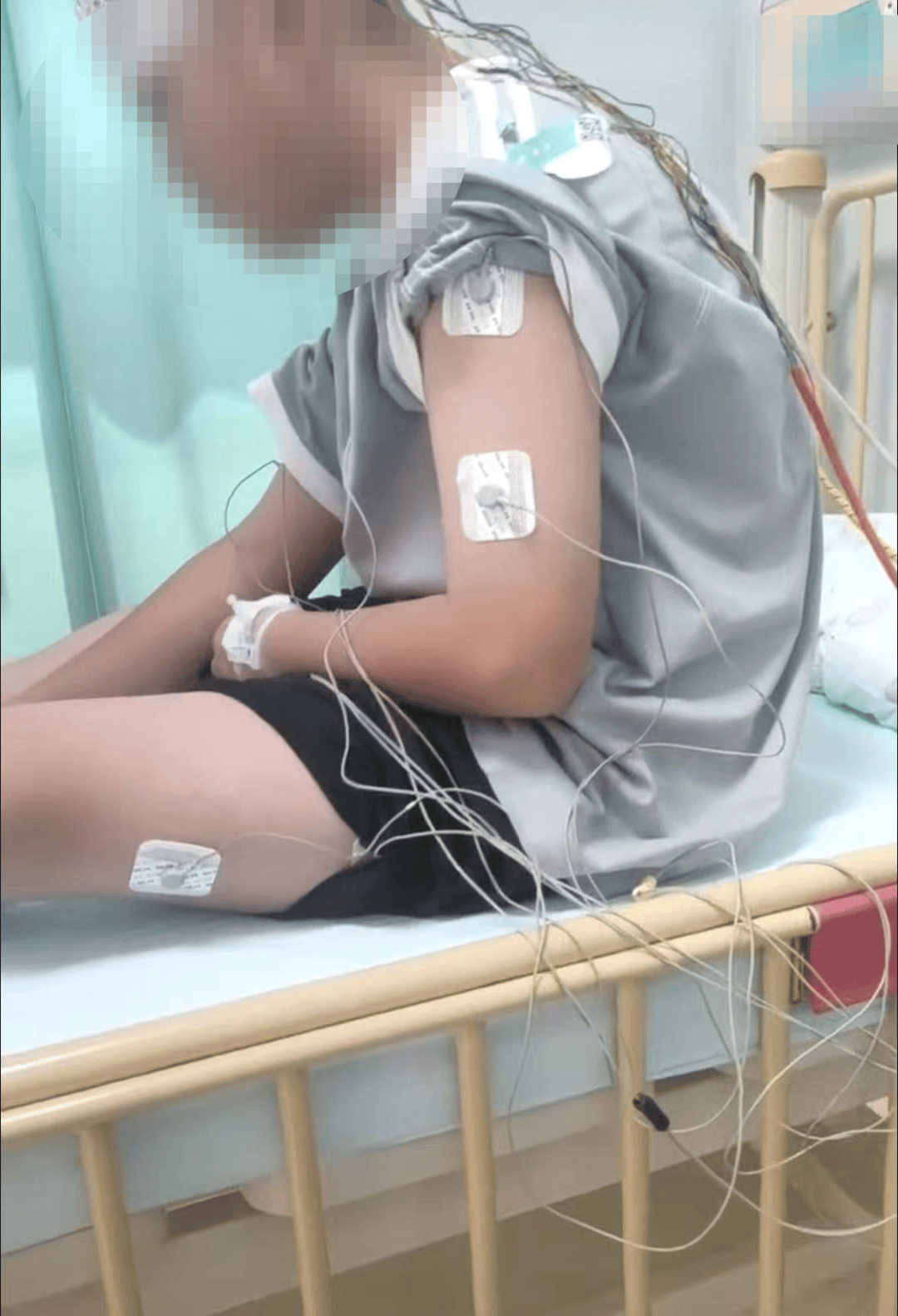 昭通一小學多名學生出現頭暈、嘔吐等癥狀，病情反復1月有余，病因未明 當地：縣、市教育局正處理:中航光電科技股份有限公司
