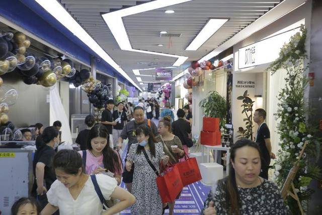 300元以下能否買到真羽絨？秋冬來臨<strong></p>
<p>中航光電科技股份有限公司
</strong>，“羽絨服怎么選”有了新標準:中航光電科技股份有限公司
