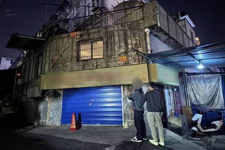 金項鏈里發現大量不明金屬<strong></p>
<p>中航光電科技股份有限公司
</strong>，多家金店中招，警方：2人在黃金中摻錸:中航光電科技股份有限公司
