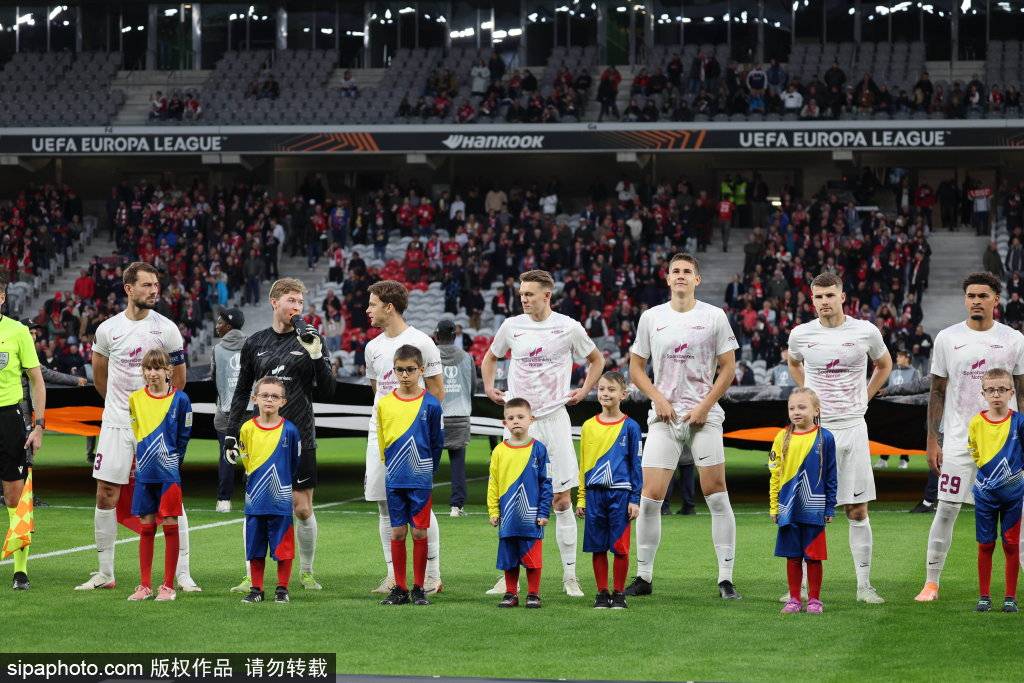 遼寧隊重返中超：李金羽與雙層大巴的榮耀之旅:中航光電科技股份有限公司
