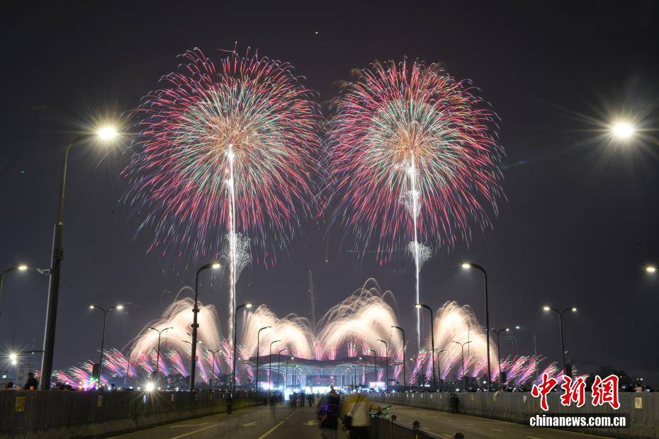 湖南瀏陽焰火大會 6國焰火團隊夜空對決:中航光電科技股份有限公司