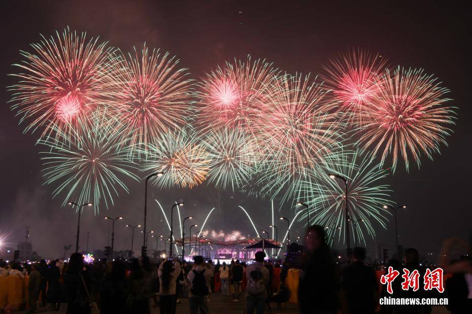 湖南瀏陽焰火大會 6國焰火團隊夜空對決:中航光電科技股份有限公司