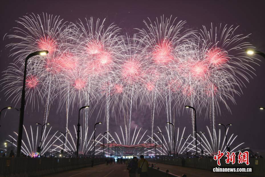 湖南瀏陽焰火大會 6國焰火團隊夜空對決:中航光電科技股份有限公司