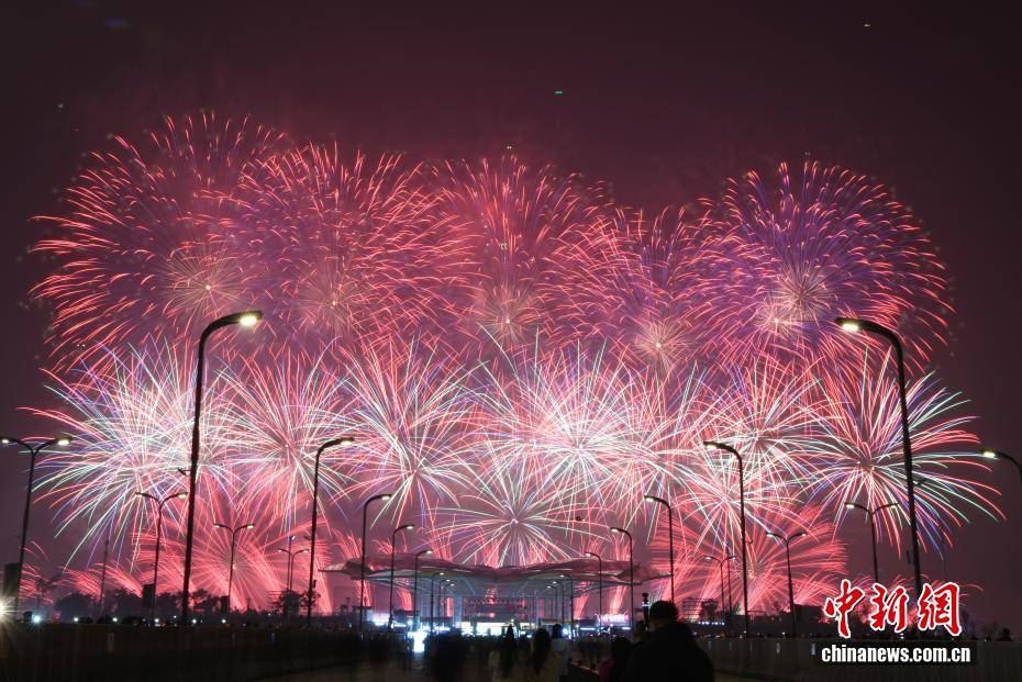 湖南瀏陽焰火大會 6國焰火團隊夜空對決:中航光電科技股份有限公司