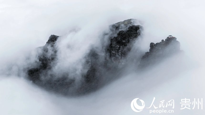 貴州梵凈山:霧隱峰巒引客來:中航光電科技股份有限公司