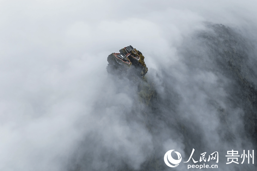 貴州梵凈山:霧隱峰巒引客來:中航光電科技股份有限公司
