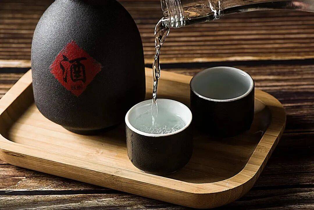茅臺新帥陳華：從能源行業跨界白酒<strong></p>
<p>中航光電科技股份有限公司
</strong>，從技術員到董事長:中航光電科技股份有限公司
