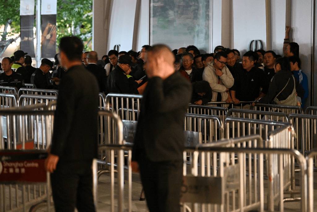 大幅漲價<strong></p>
<p>中航光電科技股份有限公司
</strong>，有的一夜漲6000元！顧客通宵排隊：值得:中航光電科技股份有限公司
