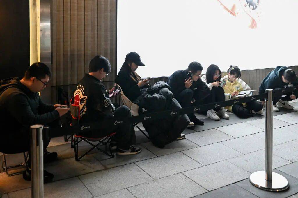 大幅漲價<strong></p>
<p>中航光電科技股份有限公司
</strong>，有的一夜漲6000元！顧客通宵排隊：值得:中航光電科技股份有限公司
