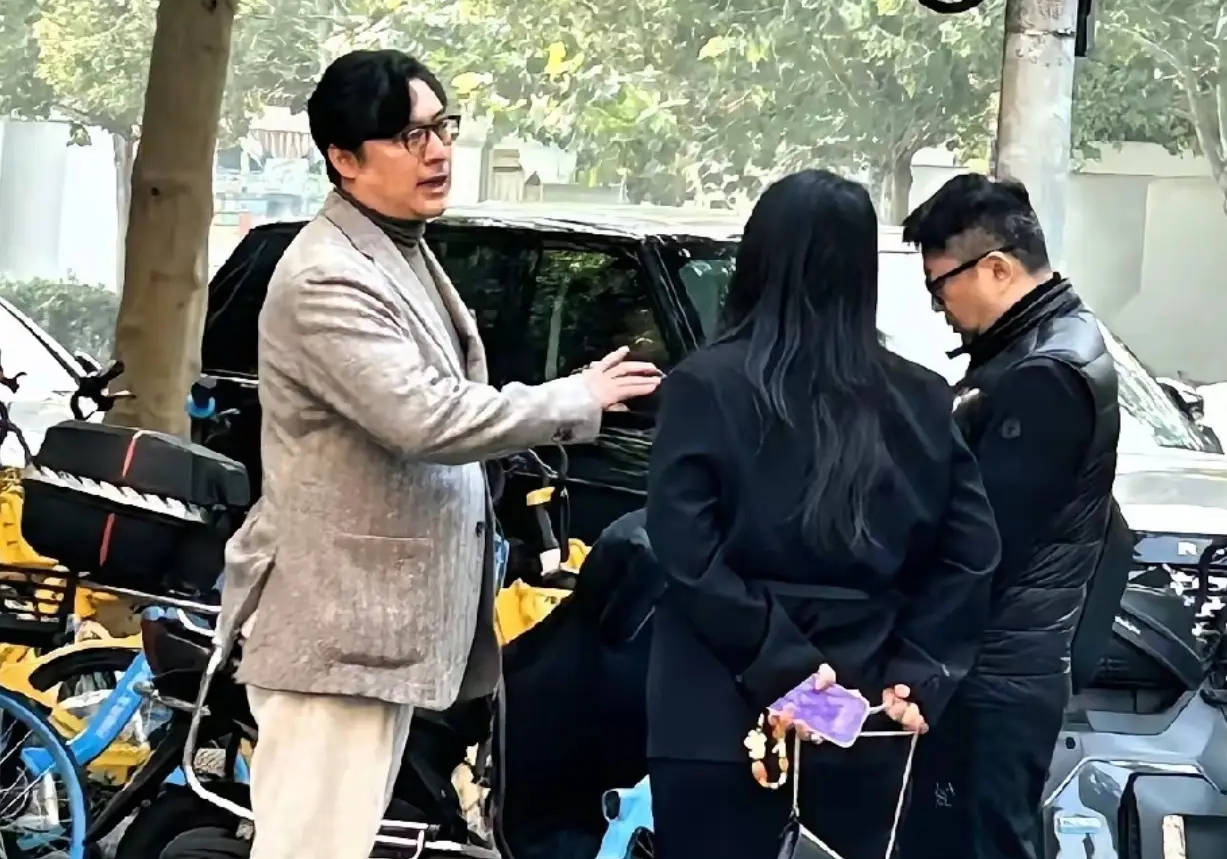 李湘王岳倫現身北京街頭被偶遇<strong></p>
<p>中航光電科技股份有限公司
</strong>！二人悠閑聊天離婚后依舊相處融洽:中航光電科技股份有限公司
