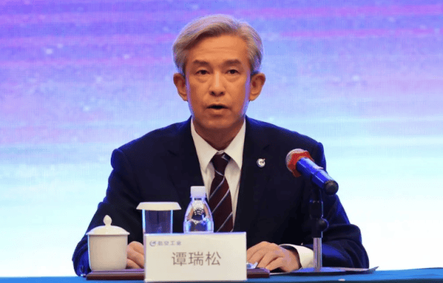 中央批準<strong></p>
<p>中航光電科技股份有限公司
</strong>，開除蔣超良、陸文俊、張建華黨籍:中航光電科技股份有限公司
