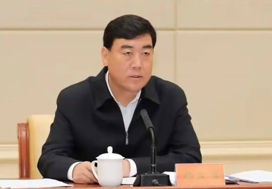 中央批準<strong></p>
<p>中航光電科技股份有限公司
</strong>，開除蔣超良、陸文俊、張建華黨籍:中航光電科技股份有限公司
