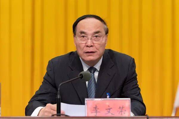 中央批準<strong></p>
<p>中航光電科技股份有限公司
</strong>，開除蔣超良、陸文俊、張建華黨籍:中航光電科技股份有限公司
