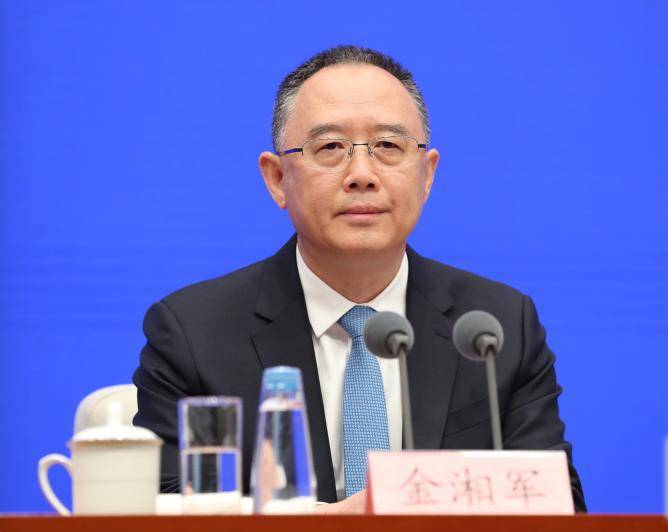 中央批準<strong></p>
<p>中航光電科技股份有限公司
</strong>，開除蔣超良、陸文俊、張建華黨籍:中航光電科技股份有限公司
